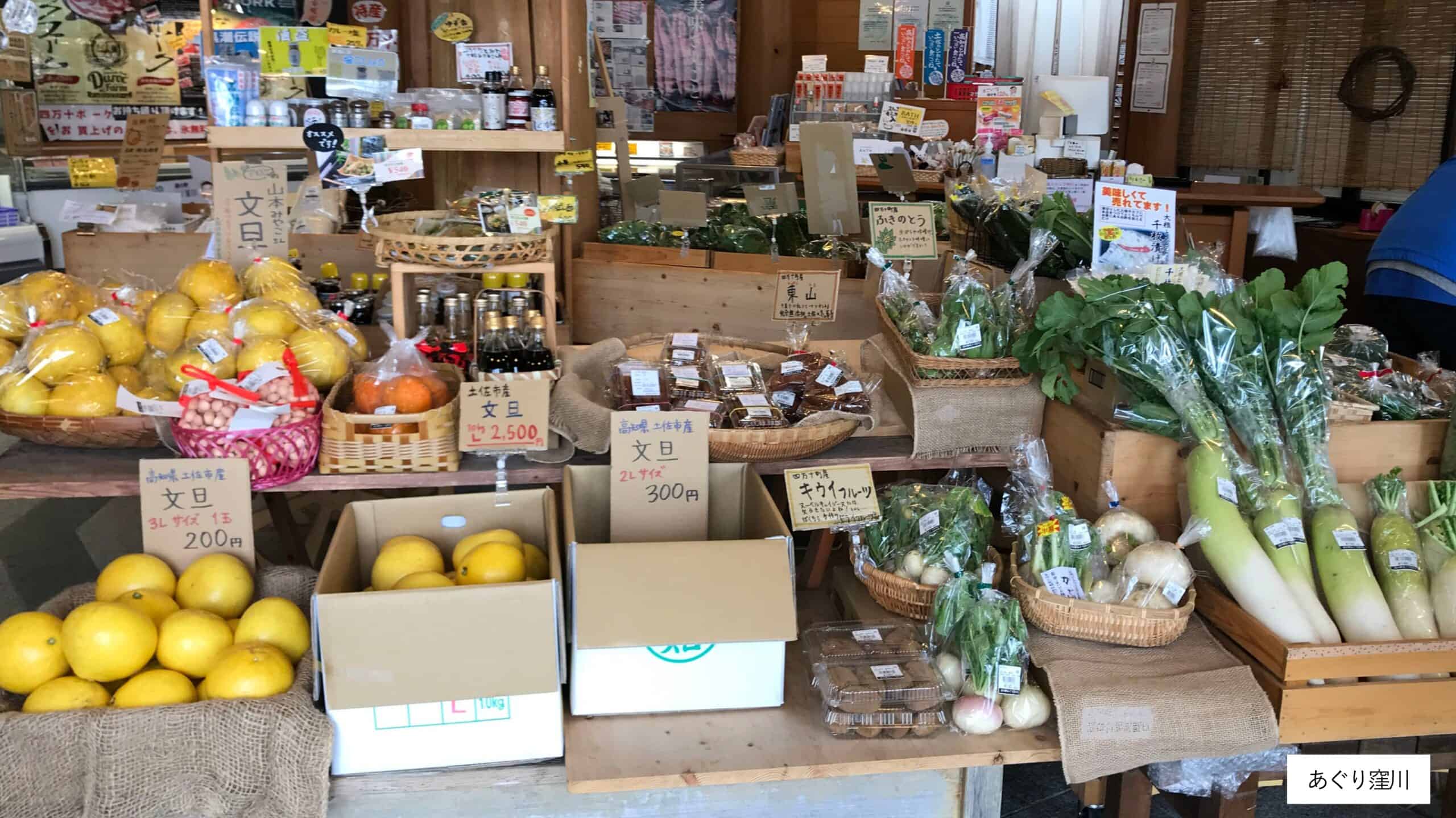 道の駅の入口はいってすぐの一等地である売り場