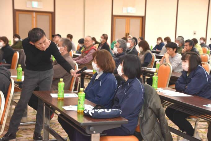 直売所・道の駅などでのPOPセミナー・現場研修の様子（講師：臼井浩二）