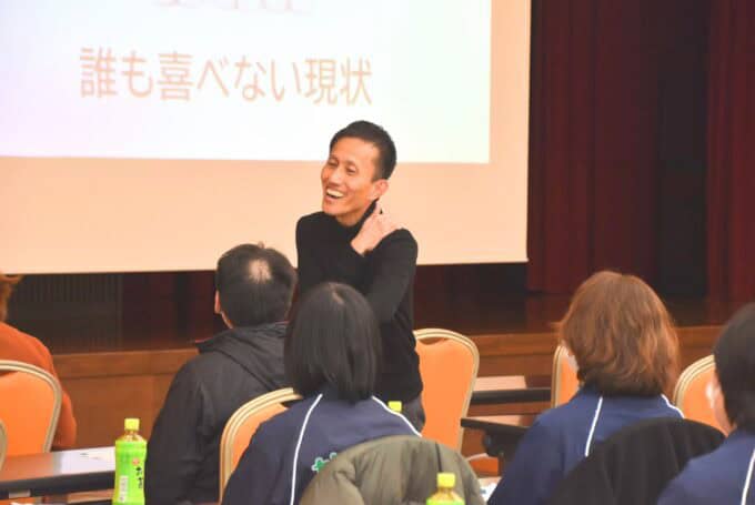 直売所・道の駅などでのPOPセミナー・現場研修の様子（講師：臼井浩二）